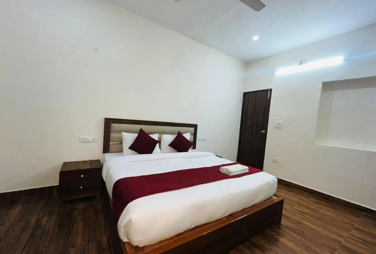 Hotel Badal Inn - Safdarjung Enclave New Delhi