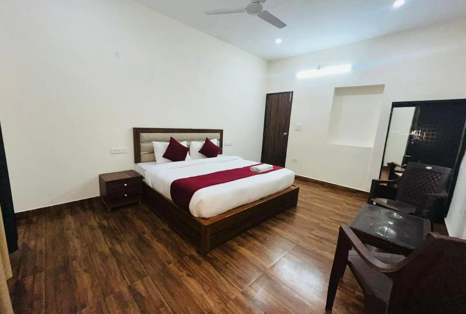 Hotel Badal Inn - Safdarjung Enclave New Delhi 0*,  India