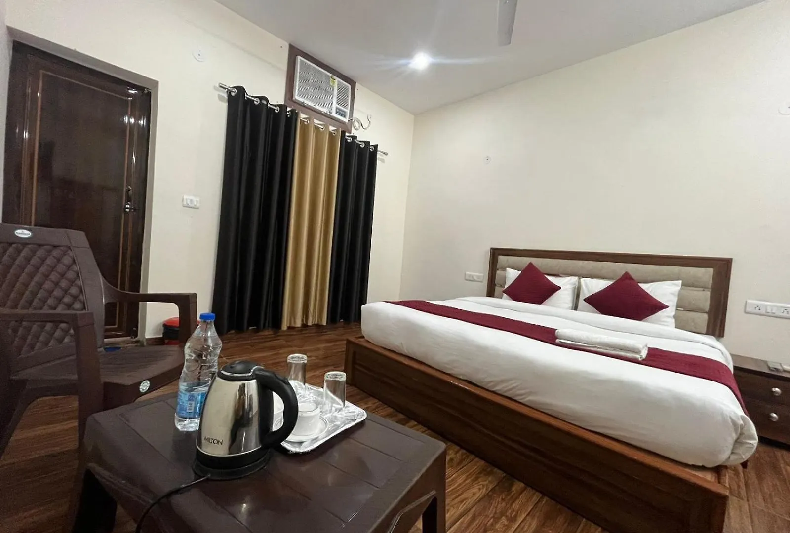 Hotel Badal Inn - Safdarjung Enclave New Delhi Apartment