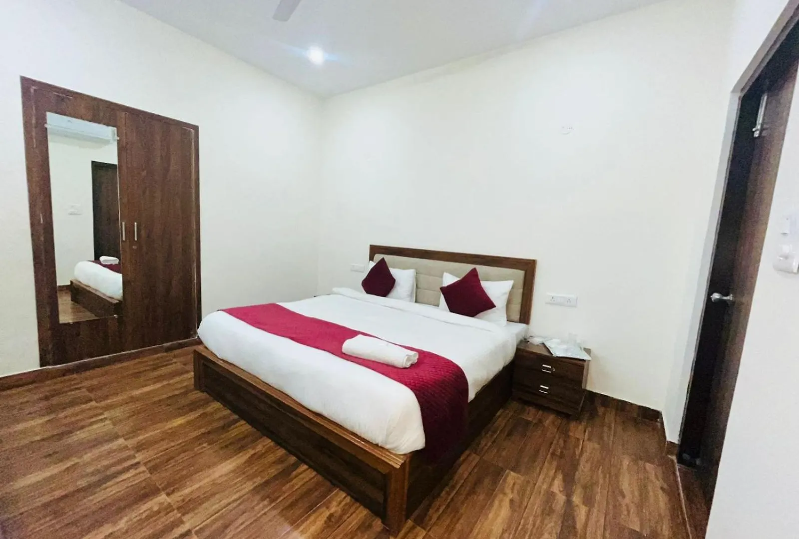 Hotel Badal Inn - Safdarjung Enclave New Delhi 0*,
