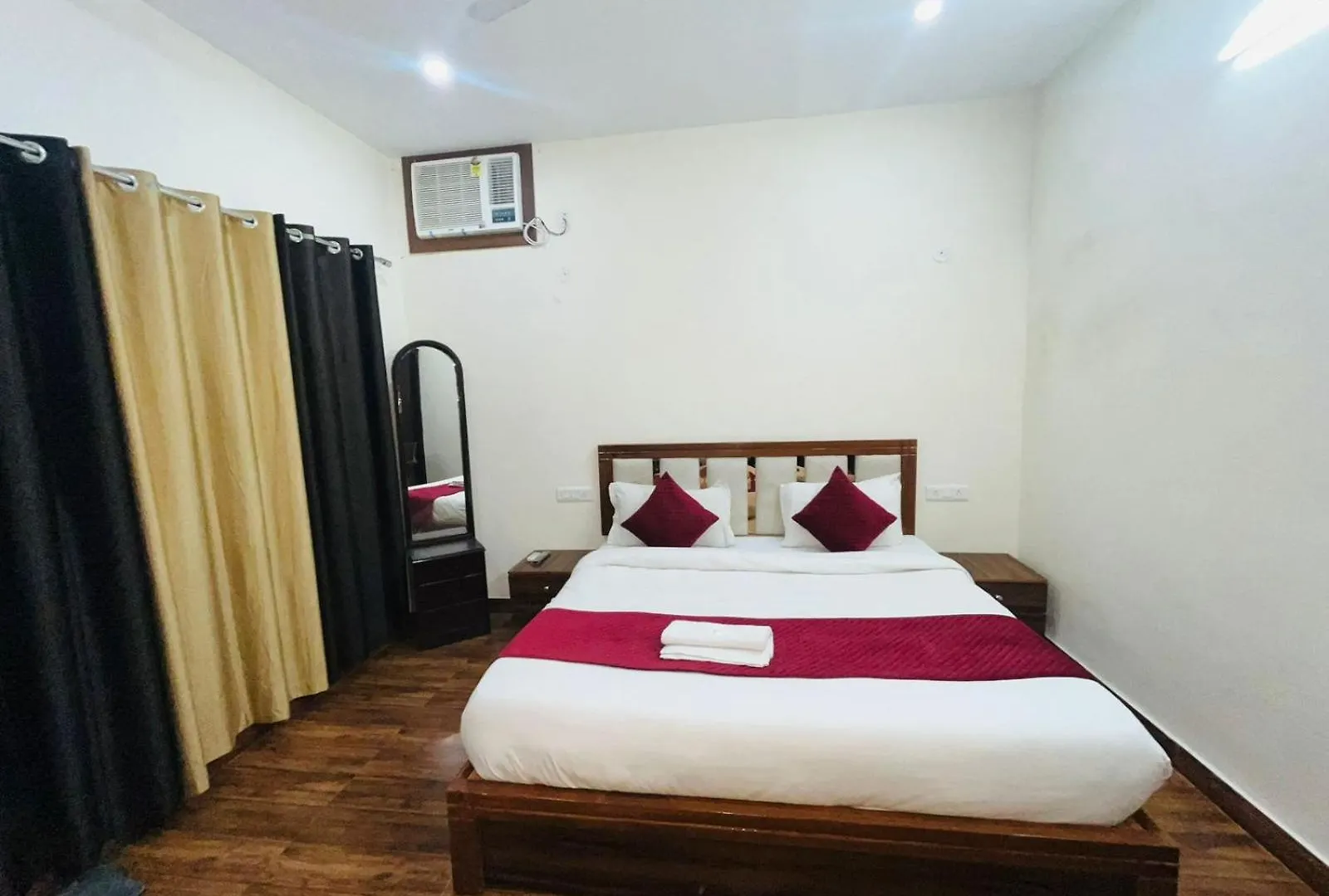 Hotel Badal Inn - Safdarjung Enclave New Delhi Apartment
