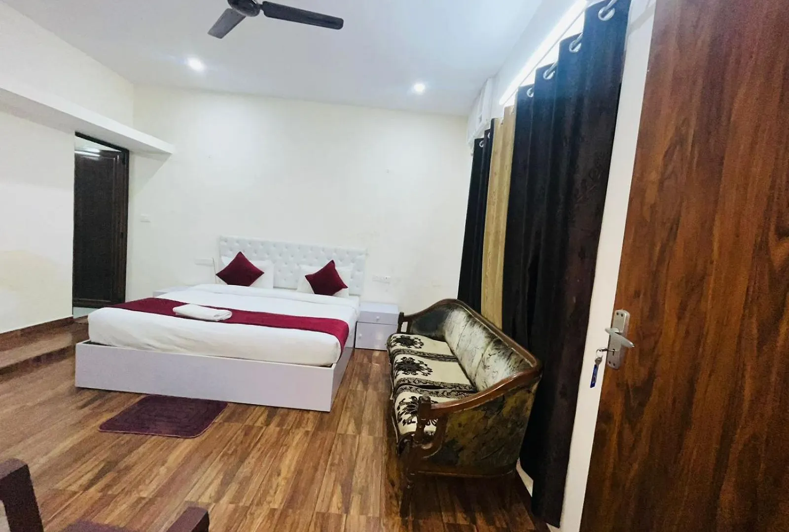 Hotel Badal Inn - Safdarjung Enclave New Delhi India